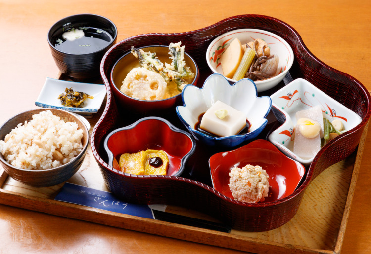 ▼精進花篭弁当